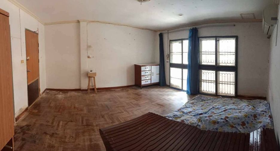 For sale studio townhouse in Mueang Nakhon Sawan, Nakhon Sawan