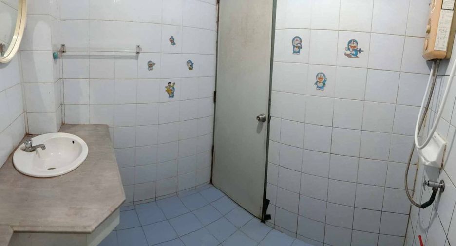 For sale studio townhouse in Mueang Nakhon Sawan, Nakhon Sawan