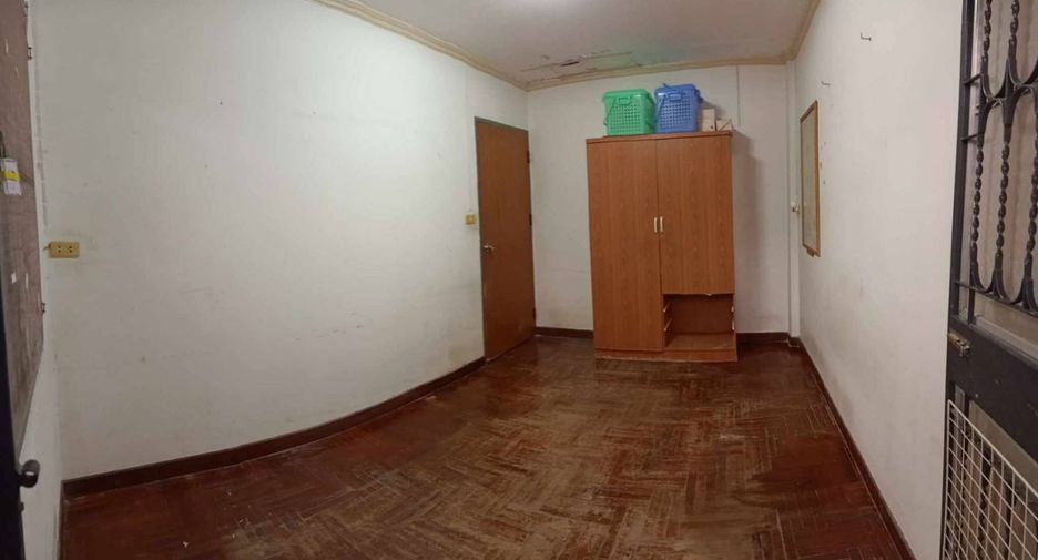 For sale studio townhouse in Mueang Nakhon Sawan, Nakhon Sawan