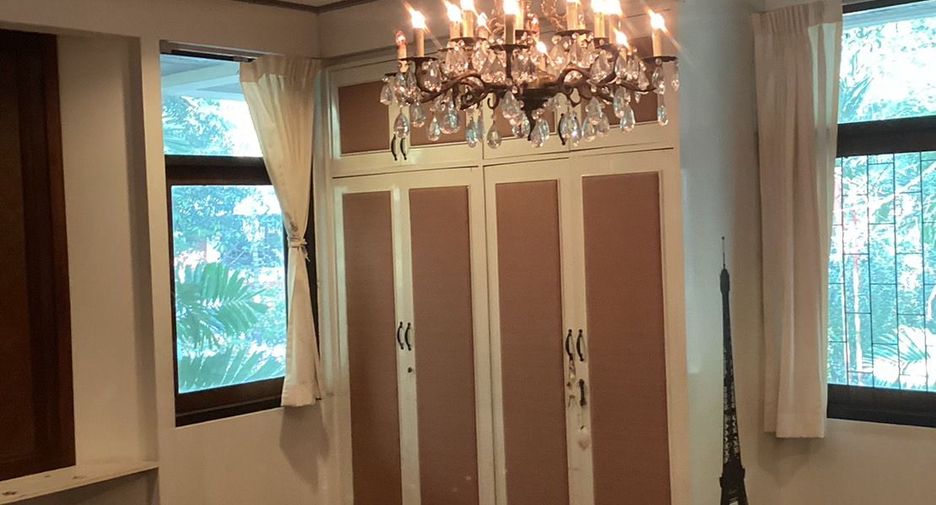 出租 4 卧室 独立屋 在 Watthana, 曼谷