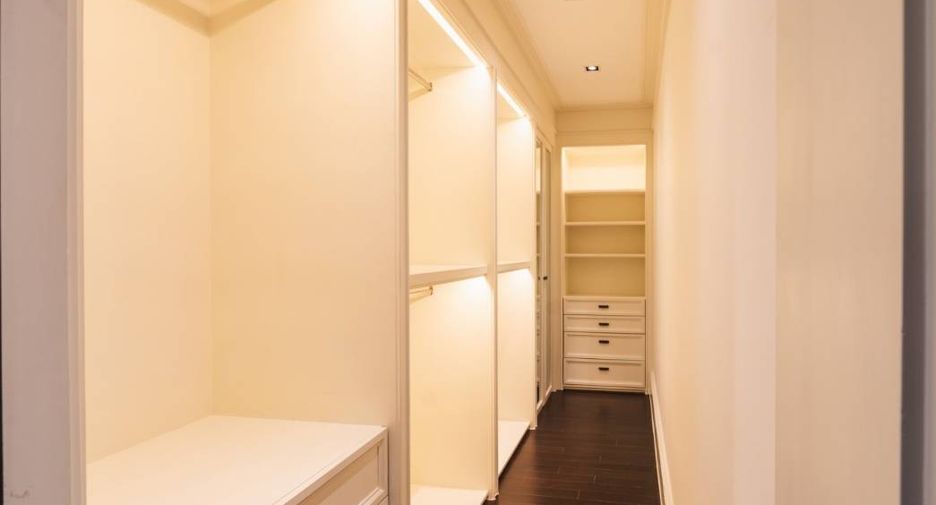 For rent 6 bedrooms condo in Yan Nawa, Bangkok