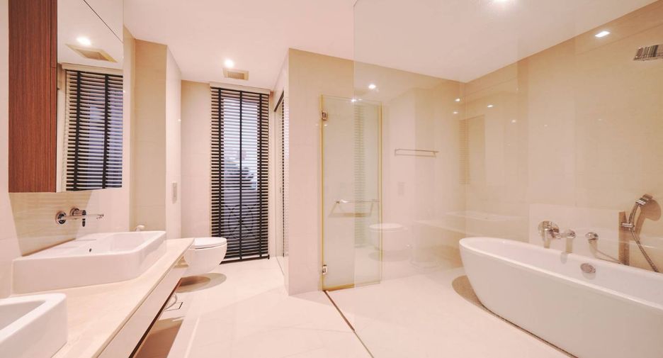 For rent 6 bedrooms condo in Yan Nawa, Bangkok