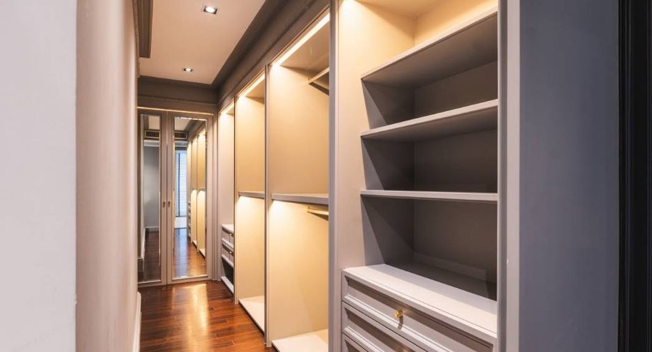 For rent 6 bedrooms condo in Yan Nawa, Bangkok
