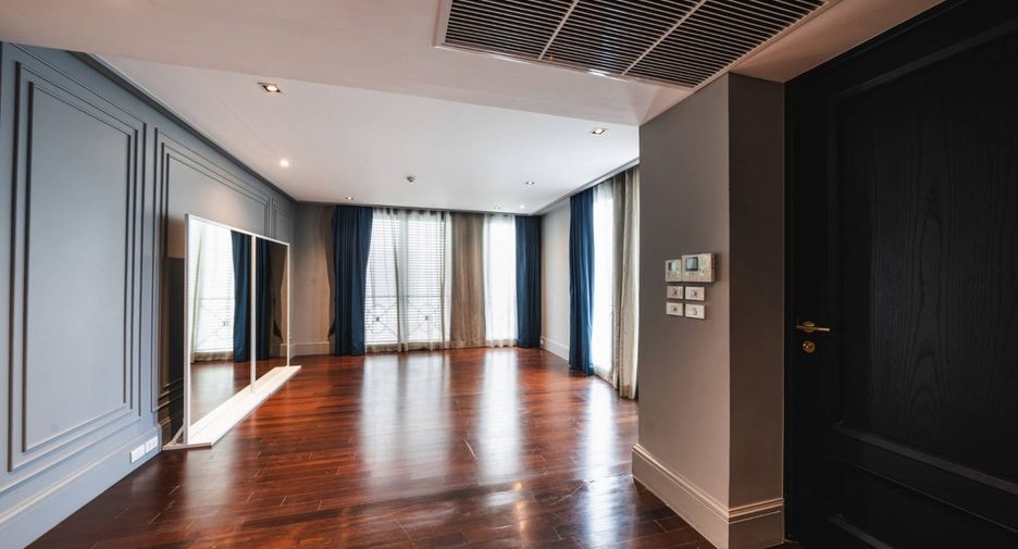 For rent 6 bedrooms condo in Yan Nawa, Bangkok