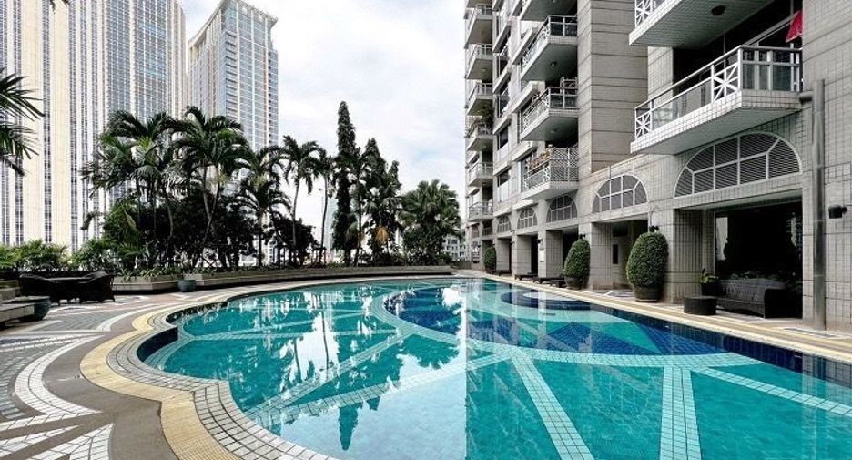 For rent 3 bedrooms condo in Pathum Wan, Bangkok