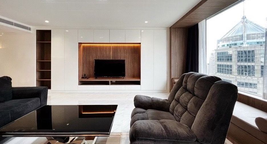 For rent 3 bedrooms condo in Pathum Wan, Bangkok