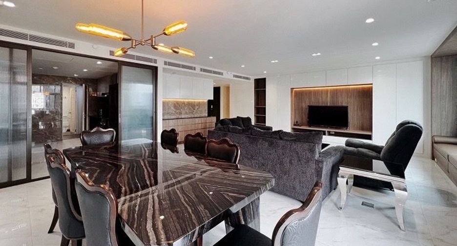 For rent 3 bedrooms condo in Pathum Wan, Bangkok
