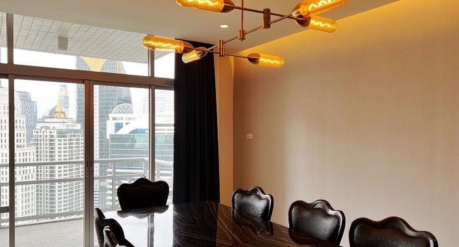 For rent 3 bedrooms condo in Pathum Wan, Bangkok