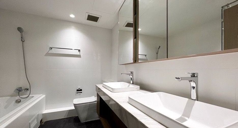 For rent 3 bedrooms condo in Pathum Wan, Bangkok