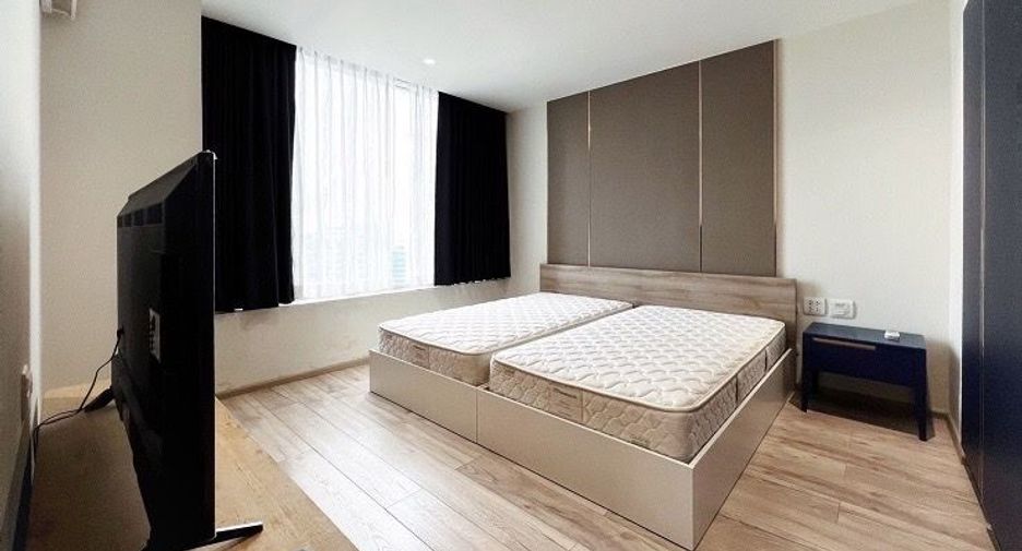 For rent 3 bedrooms condo in Pathum Wan, Bangkok