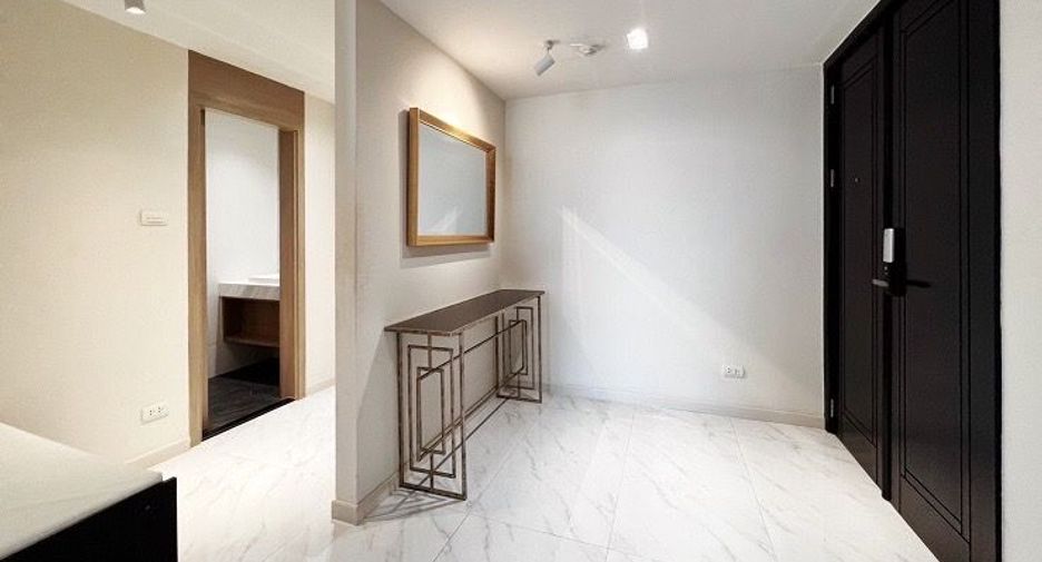 For rent 3 bedrooms condo in Pathum Wan, Bangkok