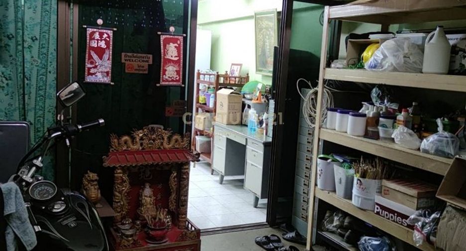 For sale 4 bed retail Space in Watthana, Bangkok