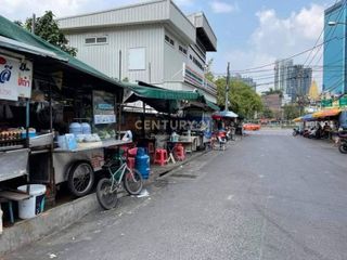 For sale 4 bed retail Space in Watthana, Bangkok