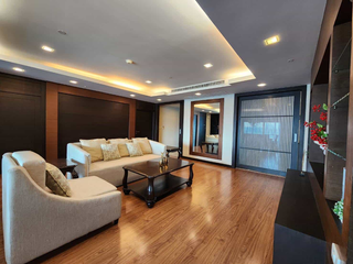 À louer 3 chambres condo à Sathon, Bangkok