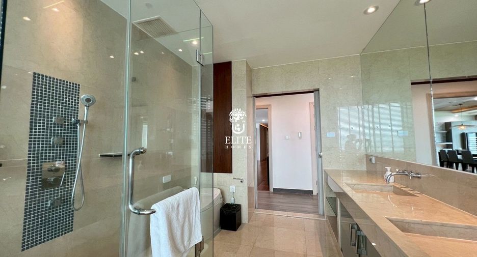 For rent 4 bedrooms condo in Pathum Wan, Bangkok