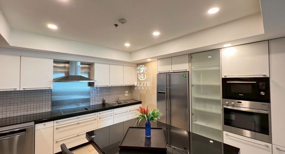 For rent 4 bedrooms condo in Pathum Wan, Bangkok
