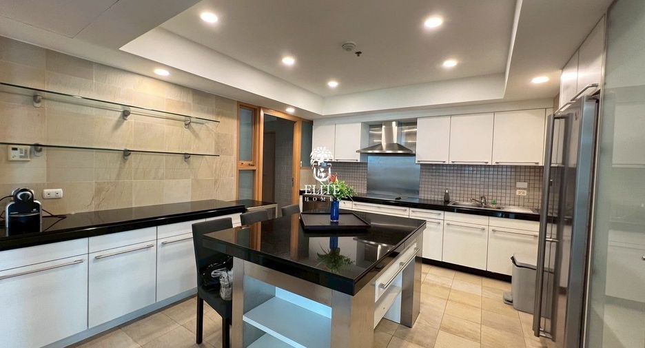 For rent 4 bedrooms condo in Pathum Wan, Bangkok