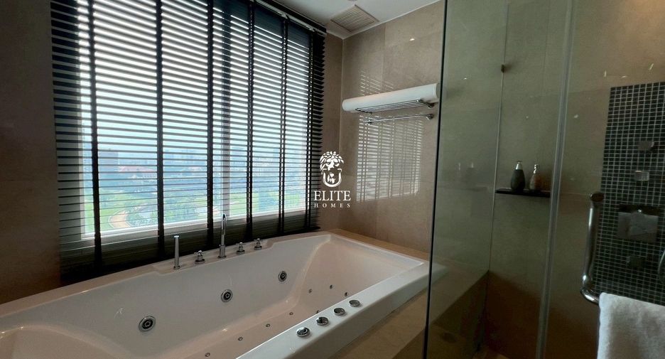 For rent 4 bedrooms condo in Pathum Wan, Bangkok