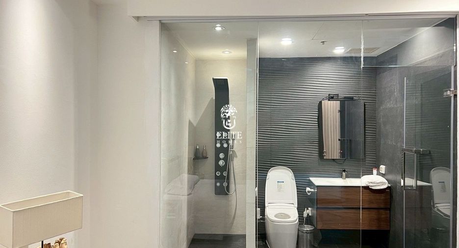 For rent 4 bedrooms condo in Pathum Wan, Bangkok