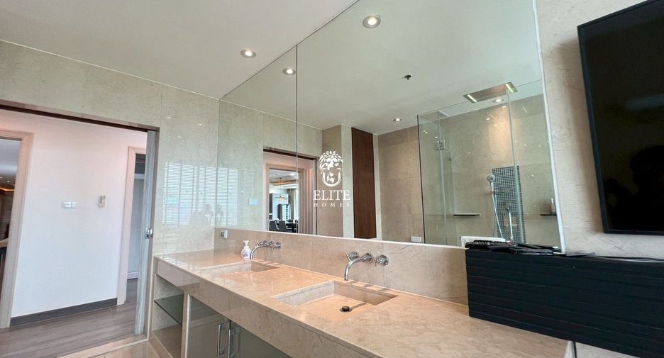 For rent 4 bedrooms condo in Pathum Wan, Bangkok