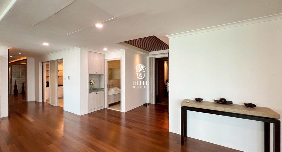 For rent 4 bedrooms condo in Pathum Wan, Bangkok