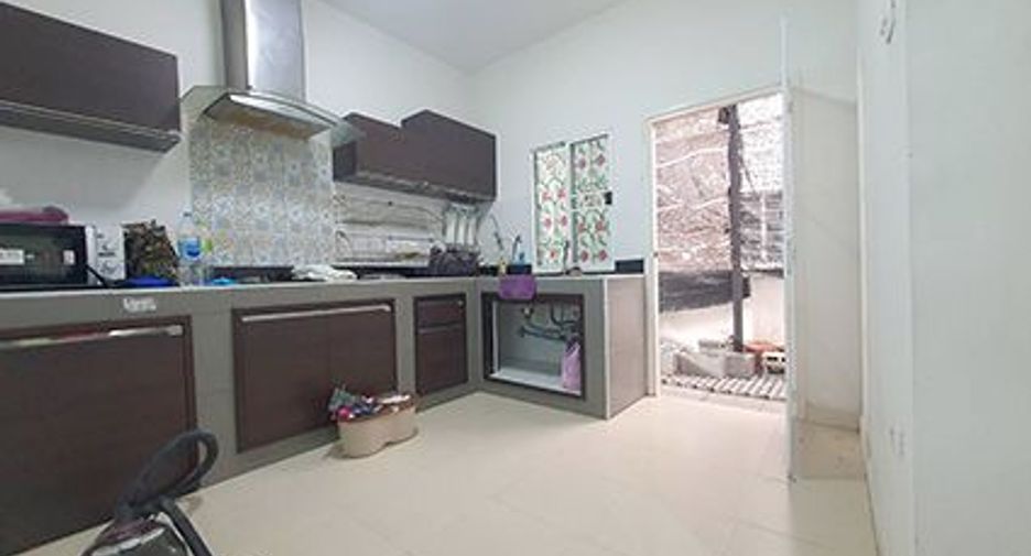 Casa en venta de 3 habitaciones en Krathum Baen, Samut Sakhon