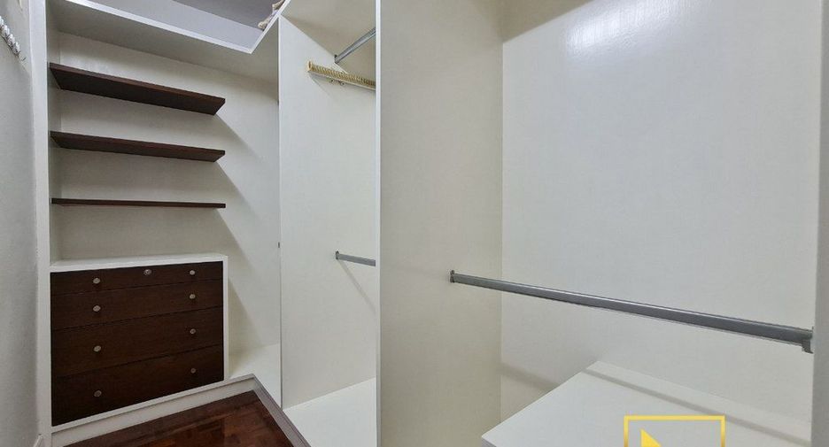 For rent 3 bedrooms apartment in Khlong Toei, Bangkok