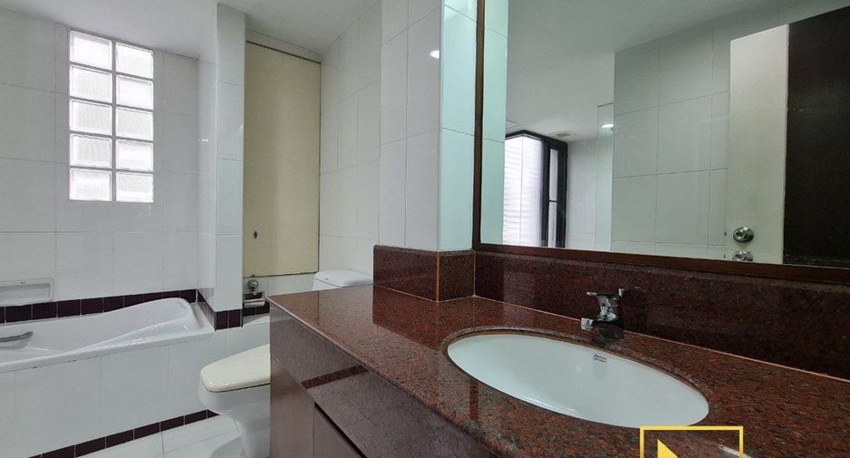 For rent 3 bedrooms apartment in Khlong Toei, Bangkok