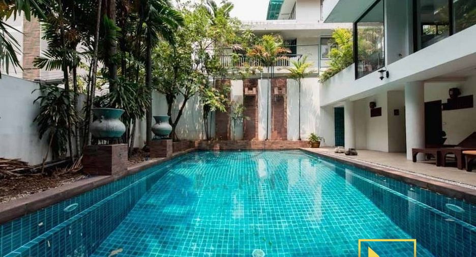 For rent 3 bedrooms apartment in Khlong Toei, Bangkok