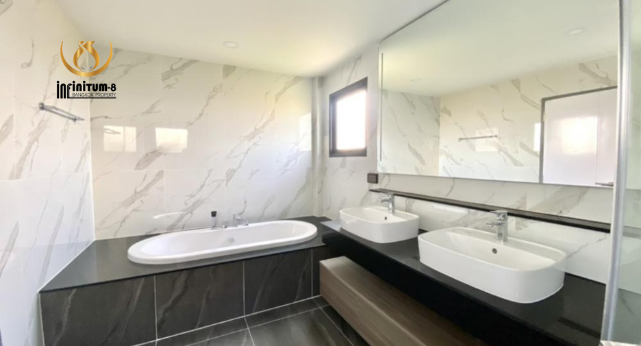 For sale 4 bedrooms house in Bang Phli, Samut Prakan