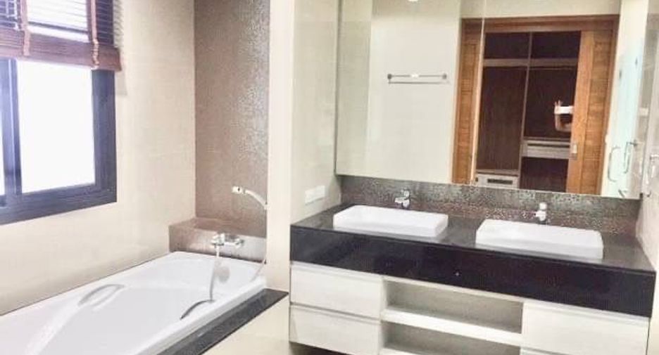 For rent 4 ベッドルーム house in Bang Na, Bangkok