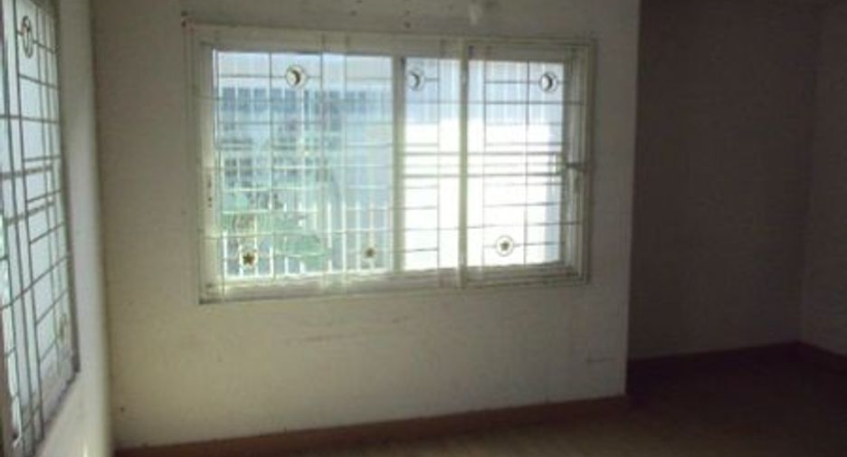 À vendre 3 chambres maison de ville à Min Buri, Bangkok
