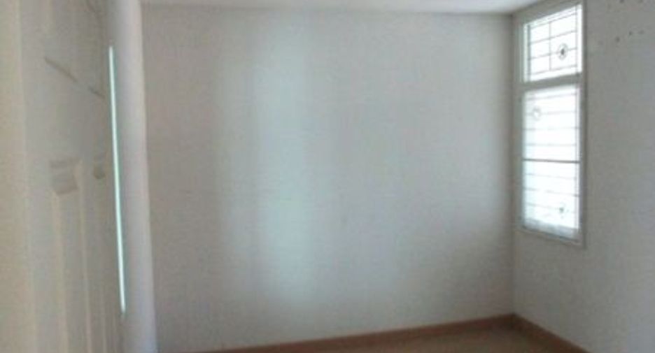 À vendre 3 chambres maison de ville à Min Buri, Bangkok