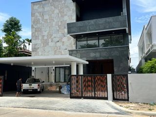 For sale 5 Beds house in Bang Sue, Bangkok
