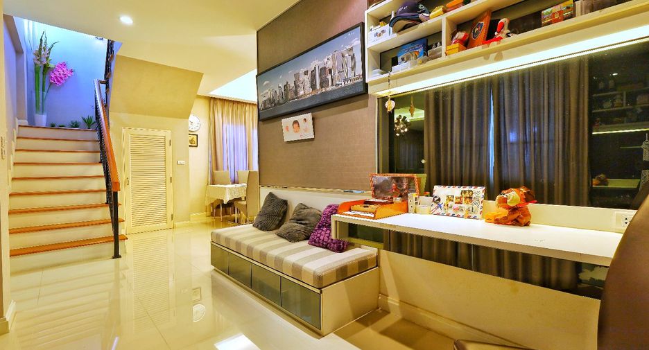 For sale 3 bedrooms house in Phasi Charoen, Bangkok