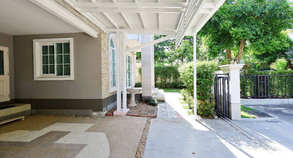 For sale 3 bedrooms house in Phasi Charoen, Bangkok