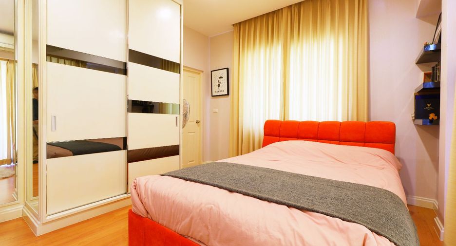 For sale 3 bedrooms house in Phasi Charoen, Bangkok