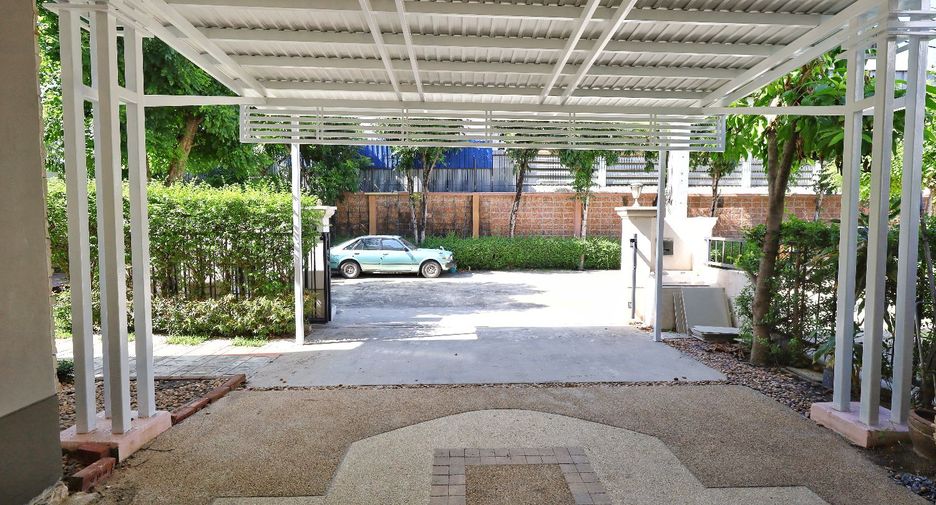 For sale 3 bedrooms house in Phasi Charoen, Bangkok