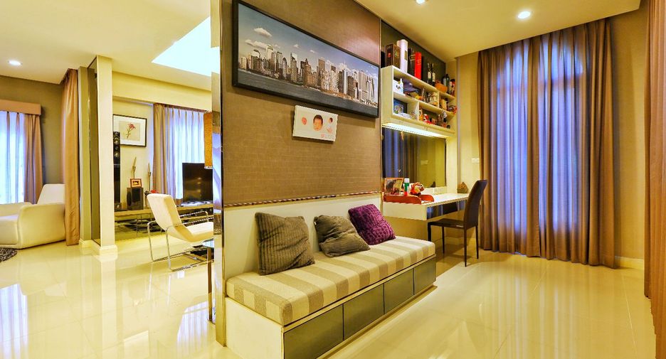 For sale 3 bedrooms house in Phasi Charoen, Bangkok