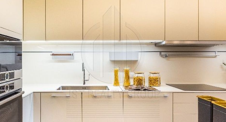For rent and for sale 2 bedrooms condo in Pathum Wan, Bangkok