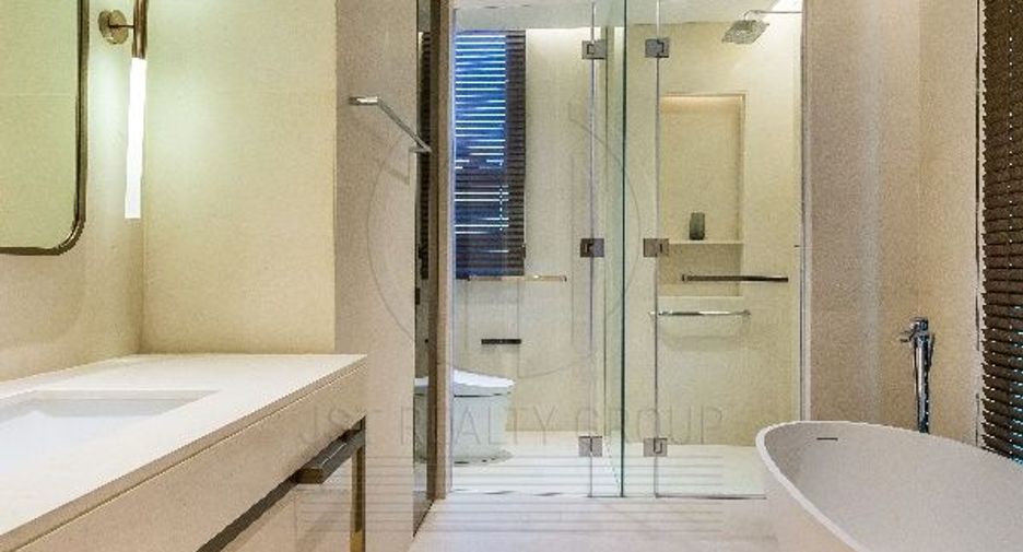For rent and for sale 2 bedrooms condo in Pathum Wan, Bangkok