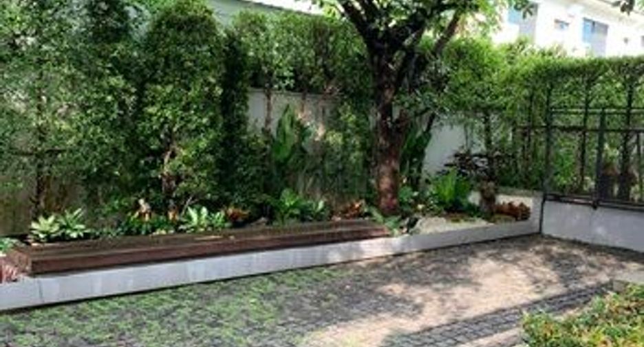 出售 5 卧室 独立屋 在 Mueang Nonthaburi, Nonthaburi