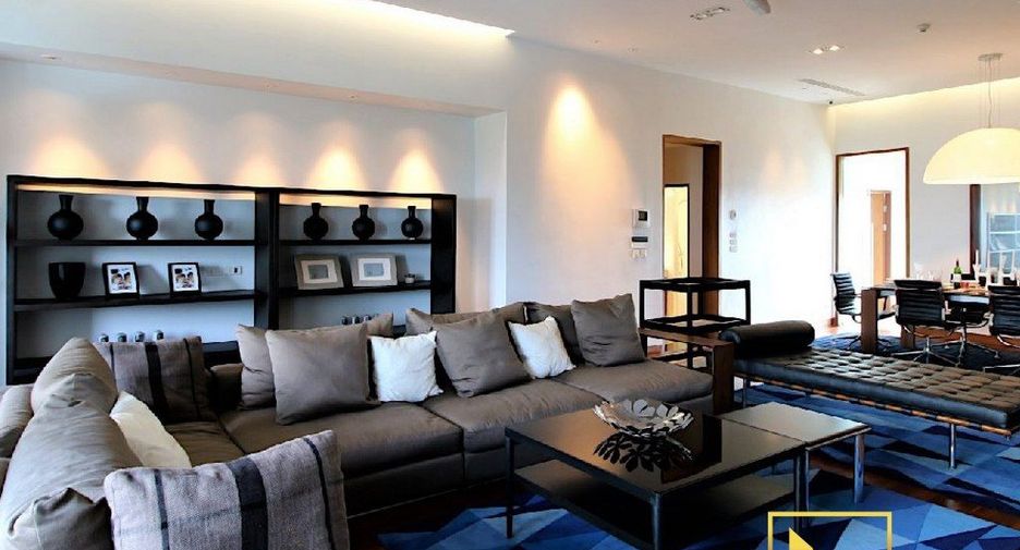 For rent そして for sale 4 Beds condo in Phra Khanong, Bangkok