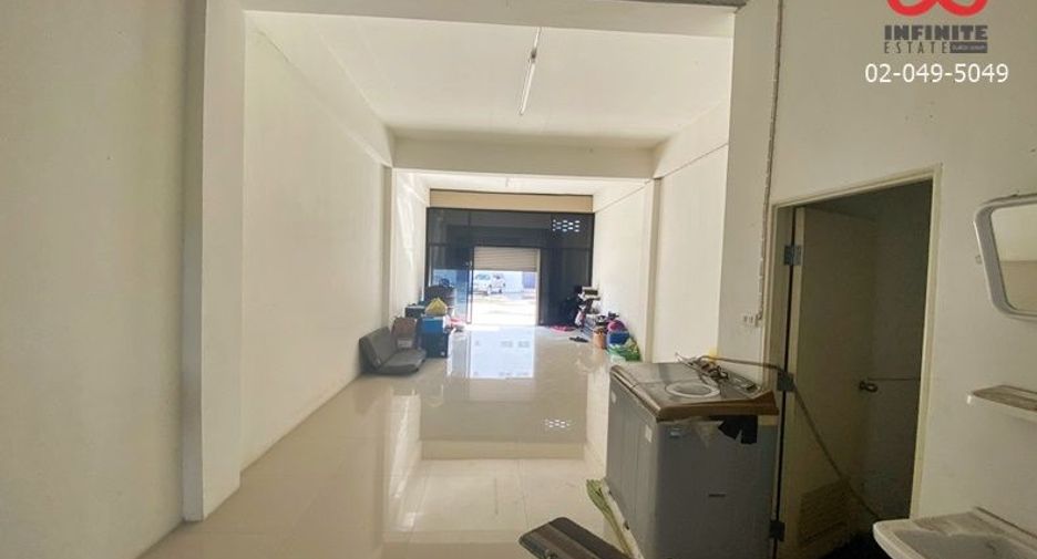 For sale 2 bed retail Space in Lam Luk Ka, Pathum Thani