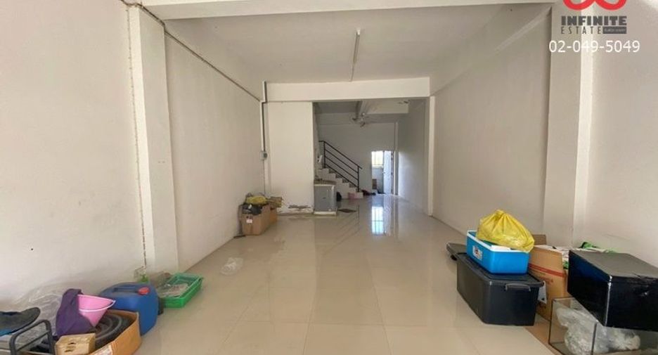 For sale 2 bed retail Space in Lam Luk Ka, Pathum Thani