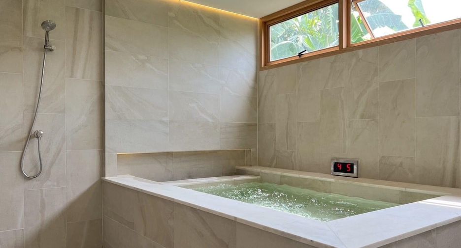 For rent 4 bedrooms townhouse in Watthana, Bangkok