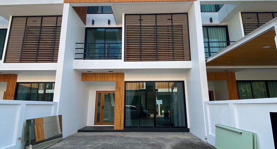 For rent 3 bed townhouse in San Sai, Chiang Mai