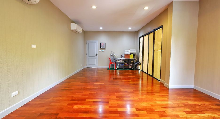 Casa en venta de 4 habitaciones en Bang Bon, Bangkok