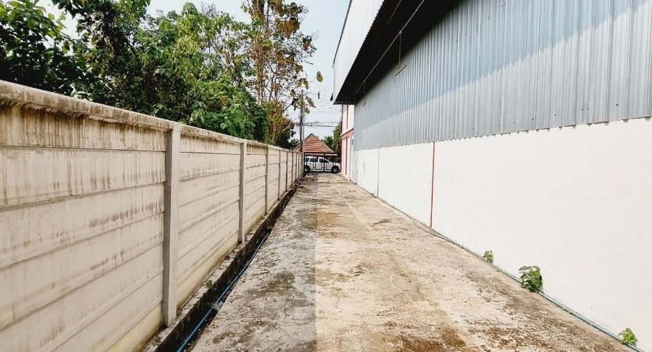 For rent 4 bed warehouse in Mueang Chiang Mai, Chiang Mai