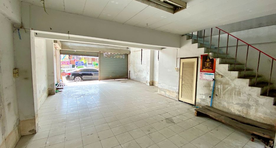For sale 4 bed retail Space in Thanyaburi, Pathum Thani